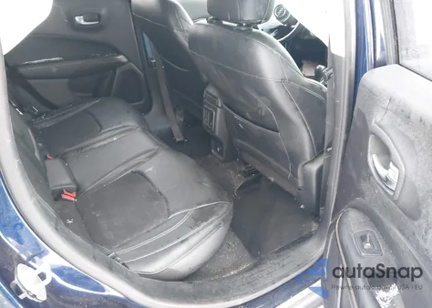 2018 Jeep Compass Latitude 4X4 z USA, uszkodzony, nr VIN 3C4NJDBB6JT232177